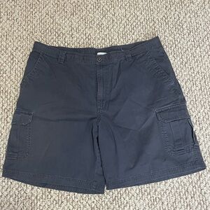 Men’s COLUMBIA navy chino cargo shorts-Size 42- inseam 10”-EUC